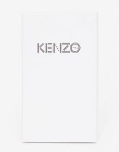 Boîte de Coque Kenzo Motif Tigre et logo KENZO imprimés. Coque légère en plastique.