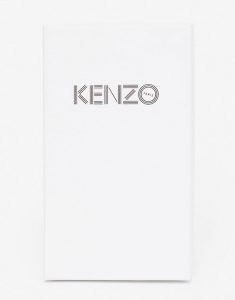 Boîte de Coque Kenzo Motif Tigre et logo KENZO imprimés. Coque légère en plastique.