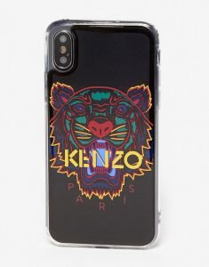 Coque Kenzo Motif Tigre et logo KENZO imprimés. Coque légère en plastique.