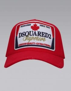 Casquette Dsquared2 rouge en coton, visière rigide.