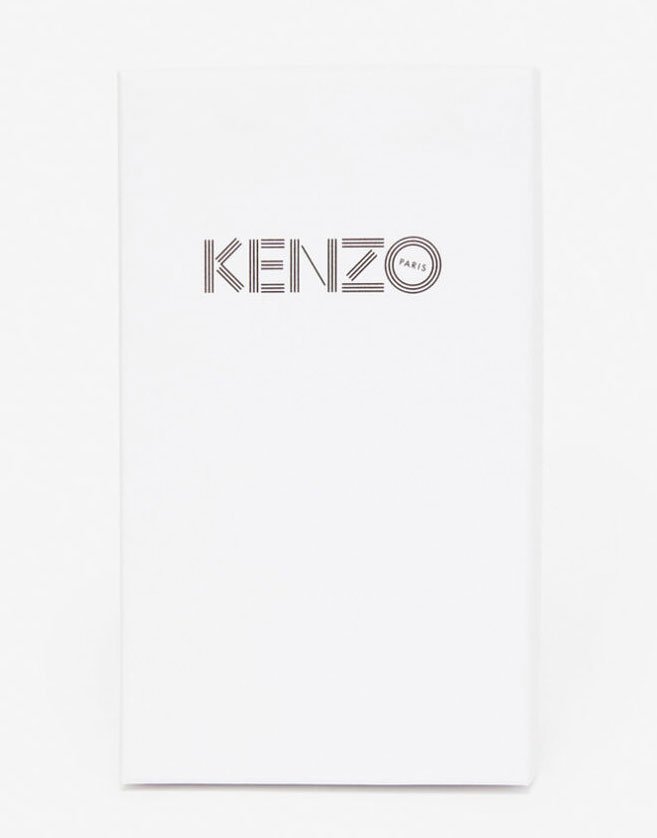 Coque Kenzo Motif Tigre et logo KENZO imprimé. Intérieur de la coque pailleté.