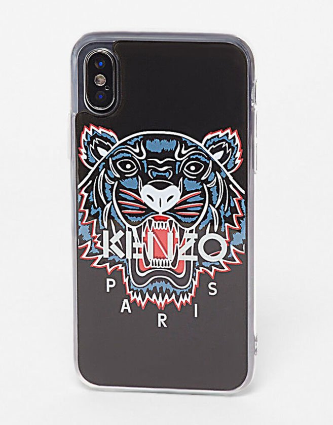 Cette coque transforme instantanément l'iPhone en un accessoire de mode stylé qui incarne parfaitement l'esprit KENZO.