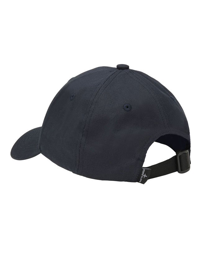 Casquette Stone Island à six panneaux réalisée en reps de coton. Logo Rose des vents Stone Island brodé en relief sur l'avant.