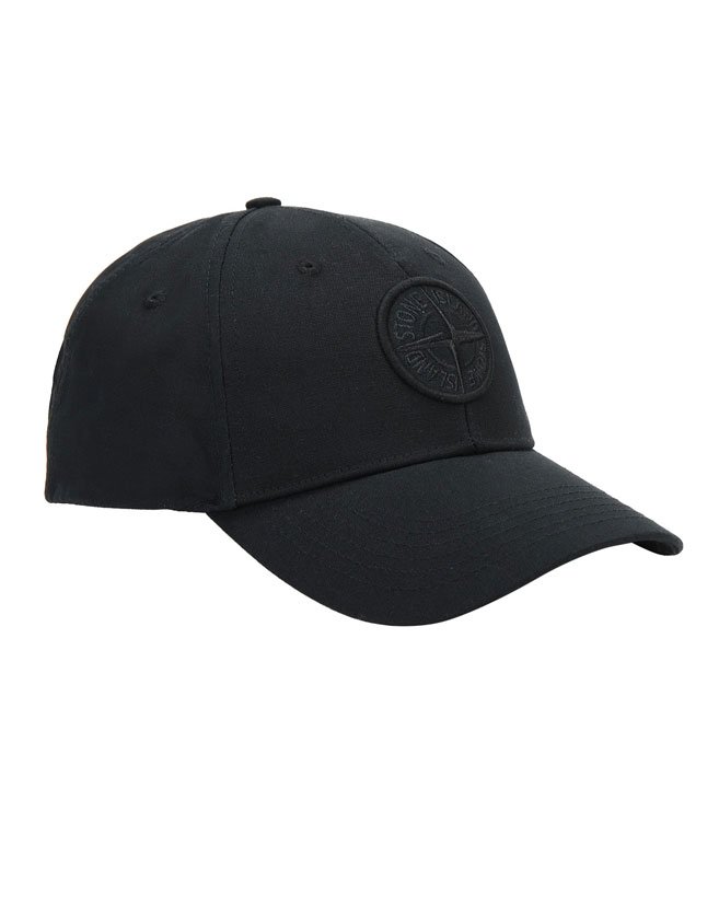 Casquette Stone Island à six panneaux réalisée en reps de coton. Logo Rose des vents Stone Island brodé en relief sur l'avant.