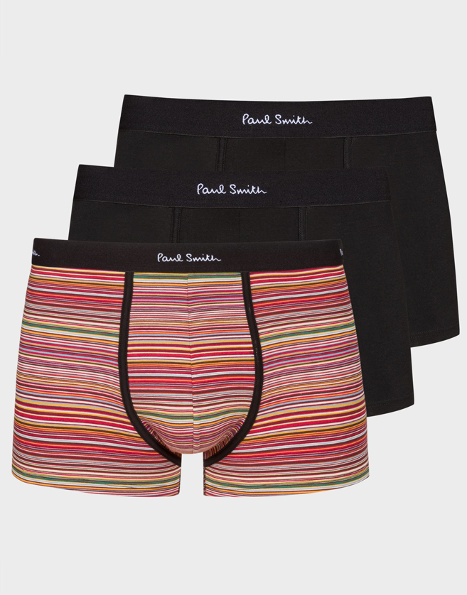 Lot de trois boxer-slips taille basse incluant deux boxers noirs et un boxer rayé 'Signature Stripe'. Ils présentent une ceinture élastiquée avec signature Paul Smith.