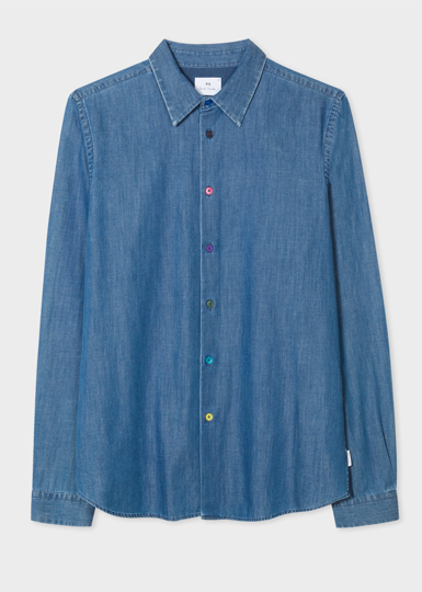Confectionnée dans une toile denim de coton, cette chemise bleue arbore un délavage moyen ainsi que des boutons multicolores en nacre.