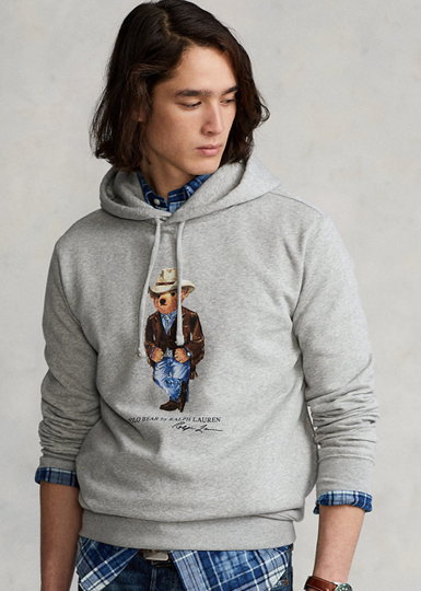 Sur ce sweatshirt à capuche en coton mélangé, notre Polo Bear est vêtu d'une tenue western inspirée d'une photo de M. Lauren.