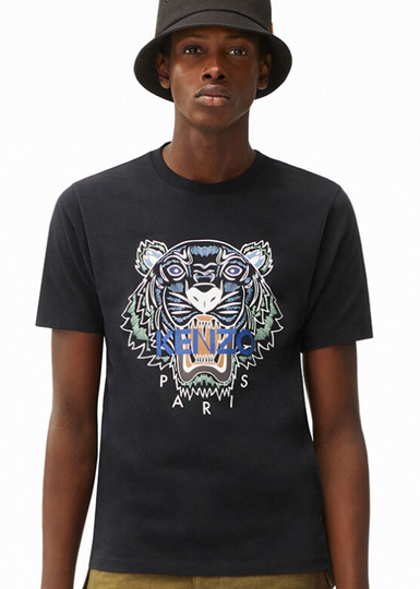 Modèle intemporelle de la maison Kenzo, le t-shirt imprimé Tigre s'orne cette saison d'un imprimé placé devant.