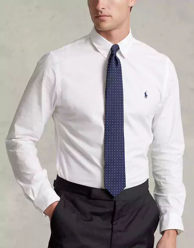 Cette chemise allie notre coupe cintrée moderne à de la popeline de coton stretch pour un look élégant.