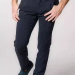 Pantalon chino  pour homme Mason's, modèle Torino Winter , coupe slim. Ce pantalon pour homme de la ligne “rubans et détails” a une ligne classique