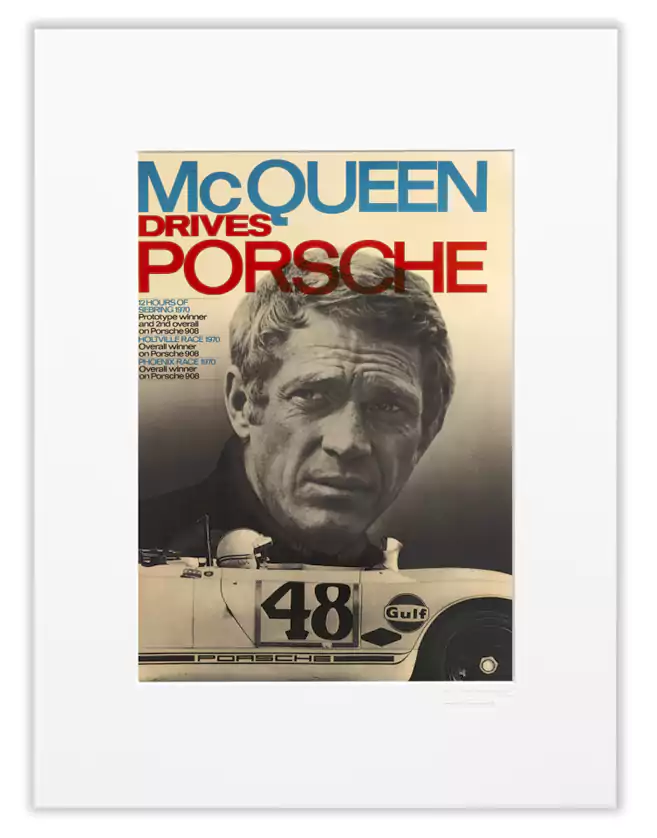 Photo Mc Queen Porsche. Les tirages 30 x 40 cm sont présentés sous passes-partout.
