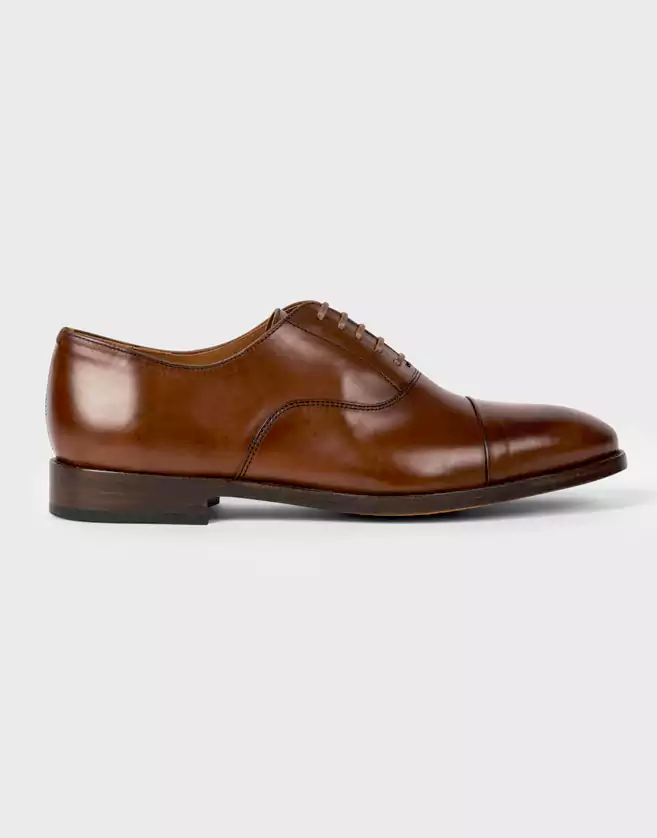 Fabriquées au Portugal à partir de cuir de première qualité, ces chaussures Paul Smith "Bari" de couleur marron roux