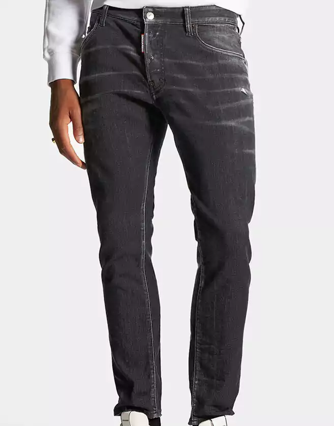 Pantalon en denim stretch cinq poches. Délavage : used avec marques d'usure localisées