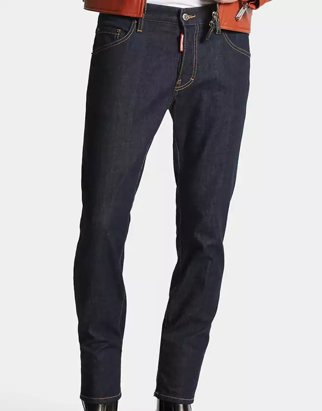Le jean Dsquared2 cinq poches est un pantalon polyvalent qui fait désormais partie du quotidien mondial.