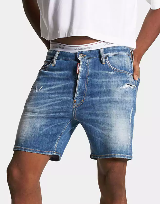 Bermuda cinq poches en denim stretch.Délavage : used avec marques d'usure et déchirures
