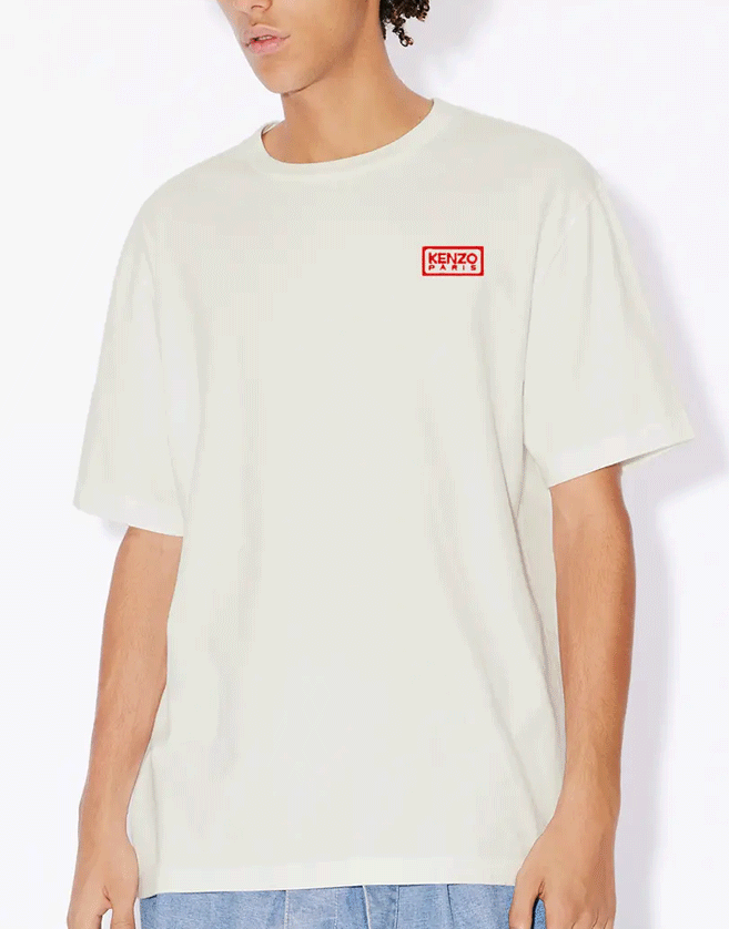 Avec ce t-shirt classique, Nigo offre une vision élégante au style streetwear.