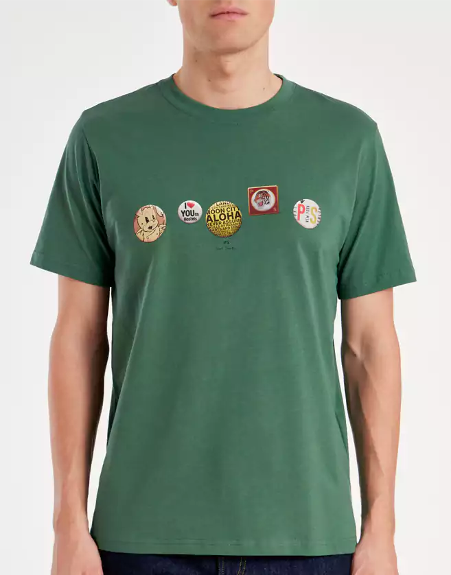 Fabriqué à partir de jersey 100% coton biologique pour une finition douce, ce tee-shirt Paul Smith vert à col rond présente un imprimé de badges sur la poitrine.