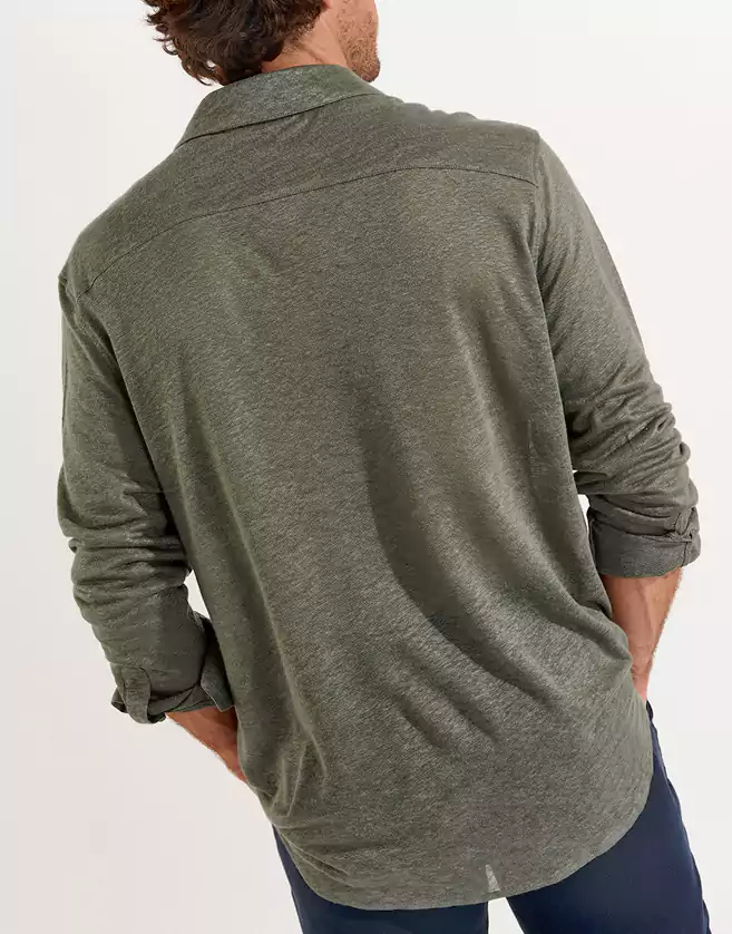 Chemise Cala kaki ALAIN. La chemise ALAIN confectionnée en lin incarne le chic décontracté. Elle offre une sensation de légèreté tout en conservant une allure élégante.
