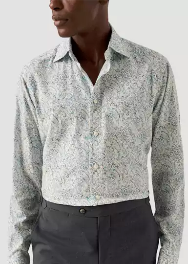 Une chemise Eton habillée moderne au motif cachemire riche en détails, confectionnée dans notre luxueux tissu en coton et TENCEL™ Lyocell, à la douceur exceptionnelle et au drapé soyeux.