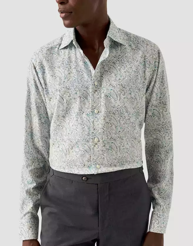 Une chemise Eton habillée moderne au motif cachemire riche en détails, confectionnée dans notre luxueux tissu en coton et TENCEL™ Lyocell, à la douceur exceptionnelle et au drapé soyeux.