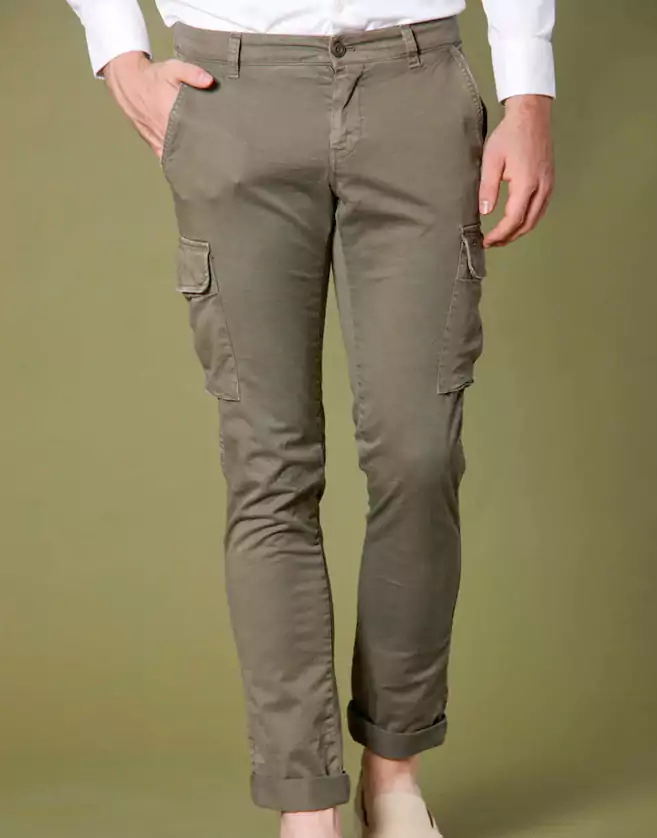 Le modèle de pantalon Chile de chez Mason’s, avec sa coupe extra slim, s'inspire des vêtements militaires