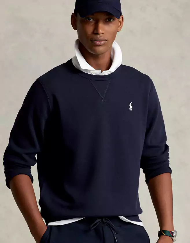 Parfait avec un chino, un jean ou un short, ce sweatshirt en coton mélangé deviendra l'un de ses vêtements favoris.