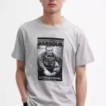 Issu de la collaboration Steve McQueen™, le t-shirt Barbour Mount est un design accrocheur pour hommes.