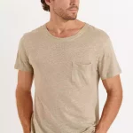 Le t-shirt Cala en lin est l'indispensable à avoir dans son dressing.