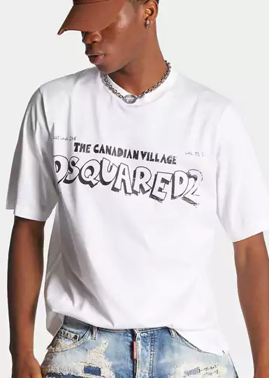 Ce t-shirt Dsquared2 rend hommage au monde de la bande dessinée dans le style Dsquared2. Le motif imprimé à effet vintage s'inspire des anciens albums de bandes dessinées.