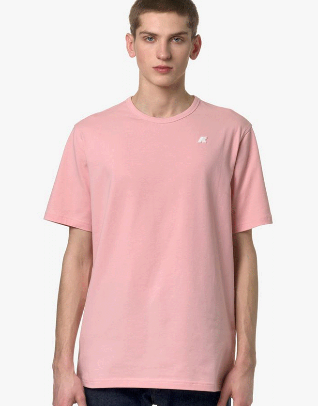 Le t-shirt K-way pour hommes Adame est confectionné en jersey de coton extensible doux et souple. Il est rehaussé d'un détail au dos, marqué des couleurs emblématiques de K-Way.