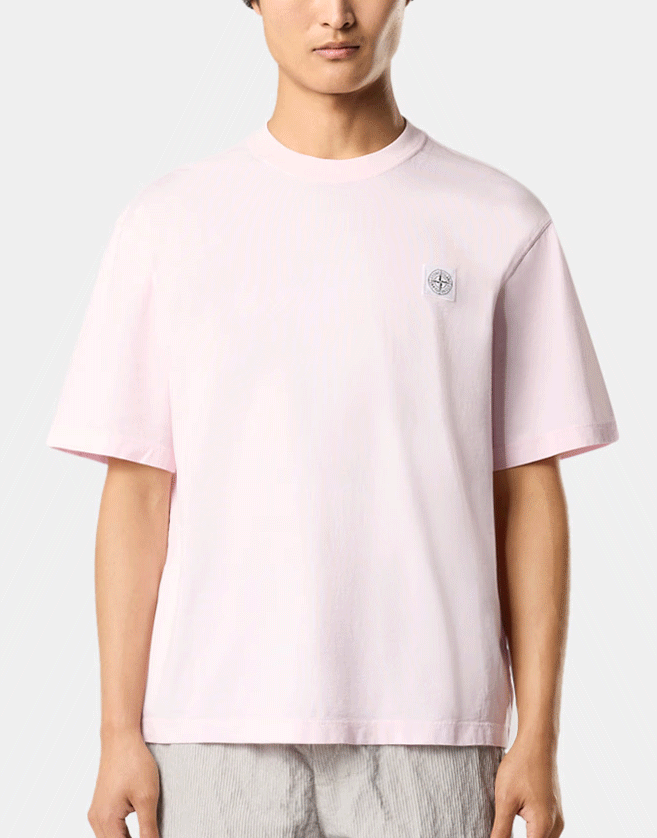 T-shirt Stone Island à manches courtes réalisé en jersey de coton 60/2. Modèle teint en pièce.