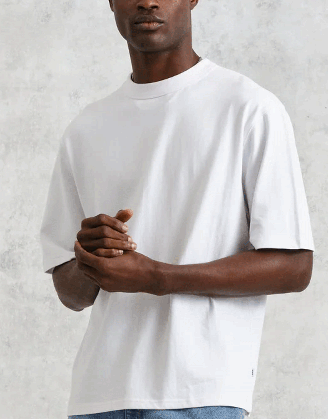 Le t-shirt Wax London « Milton » est synonyme de confort. Conçue avec une coupe ample et surdimensionnée...