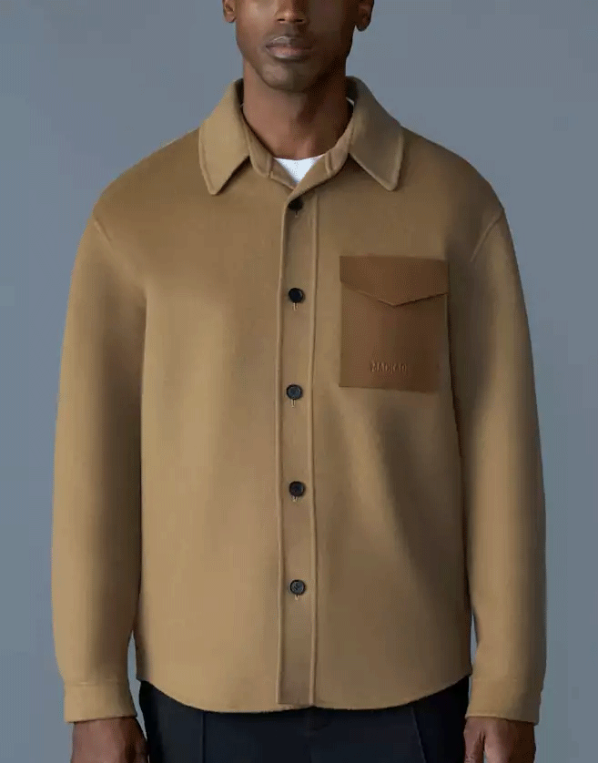 Le manteau-chemise Mackage est confectionné dans un somptueux lainage double face. Un col transformable et un boutonnage à l'avant offrent une grande polyvalence de styles...