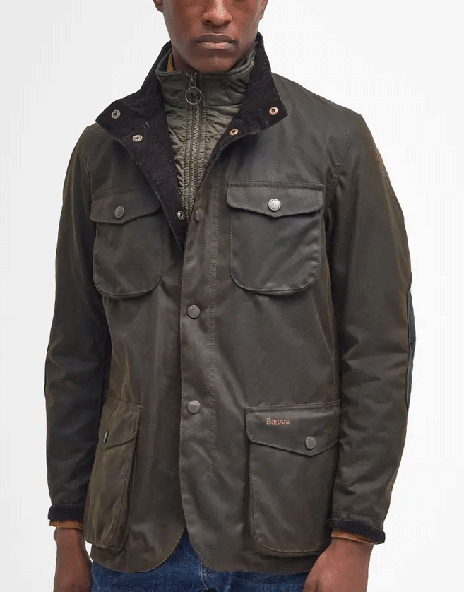 Cette veste robuste à la coupe décontractée est élégante et raffinée. Confectionnée en coton ciré Oban épais de Barbour...