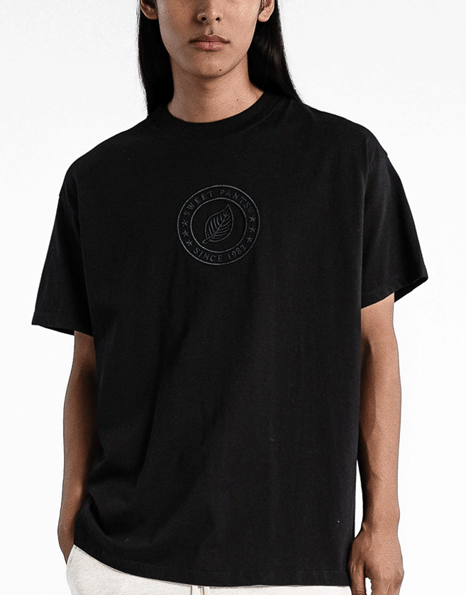 T-shirt Sweet Pants à col rond en jersey. Finition avec bande bord-côte à l’encolure.