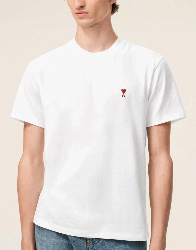 T-shirt Ami de Coeur en jersey de coton léger. Broderie Ami de Coeur noire sur la poitrine.