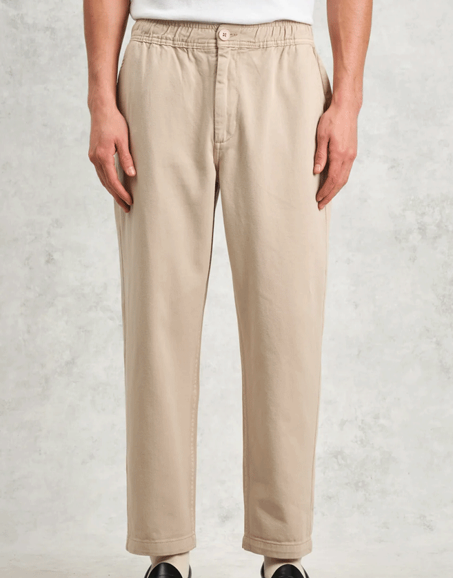 Ce pantalon Wax London est un modèle emblématique. Confectionné en coton 100 % biologique...