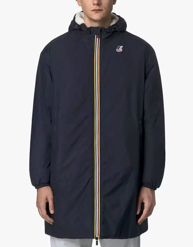 Cette veste K-way est l'imperméable dédié au début de la saison hivernale froide. Il allie une fonctionnalité supérieure...